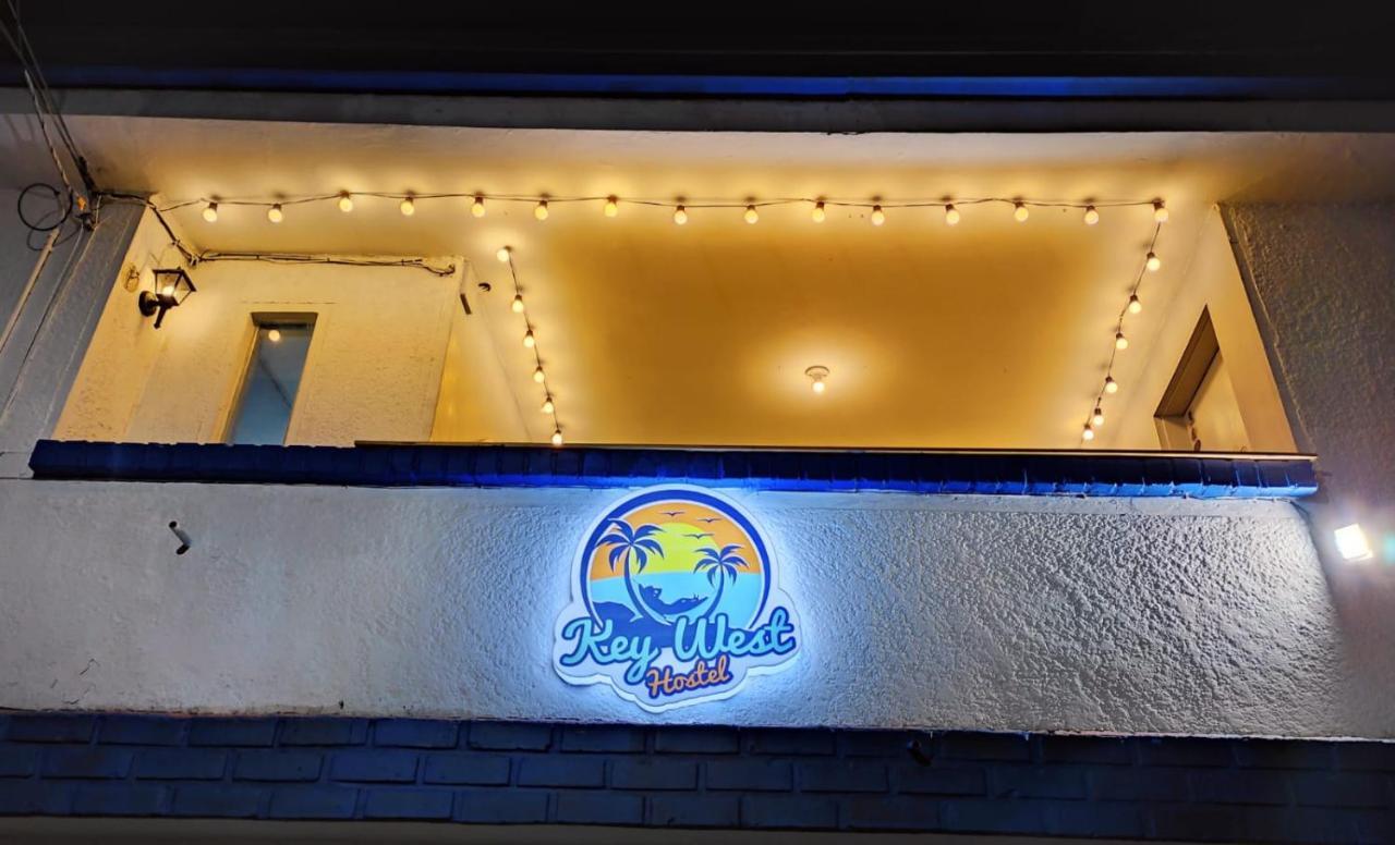 Key West Hostel Медельин Экстерьер фото