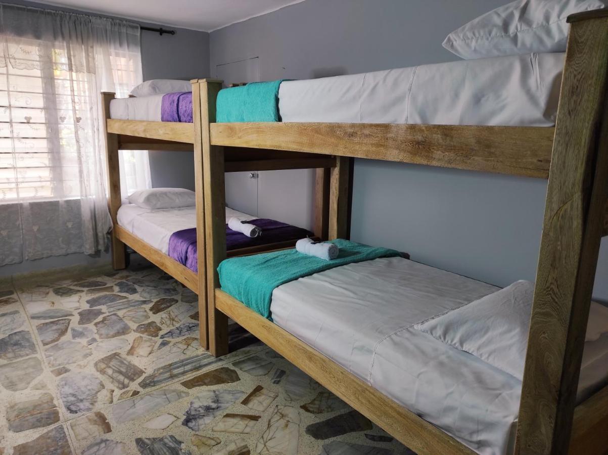 Key West Hostel Медельин Экстерьер фото