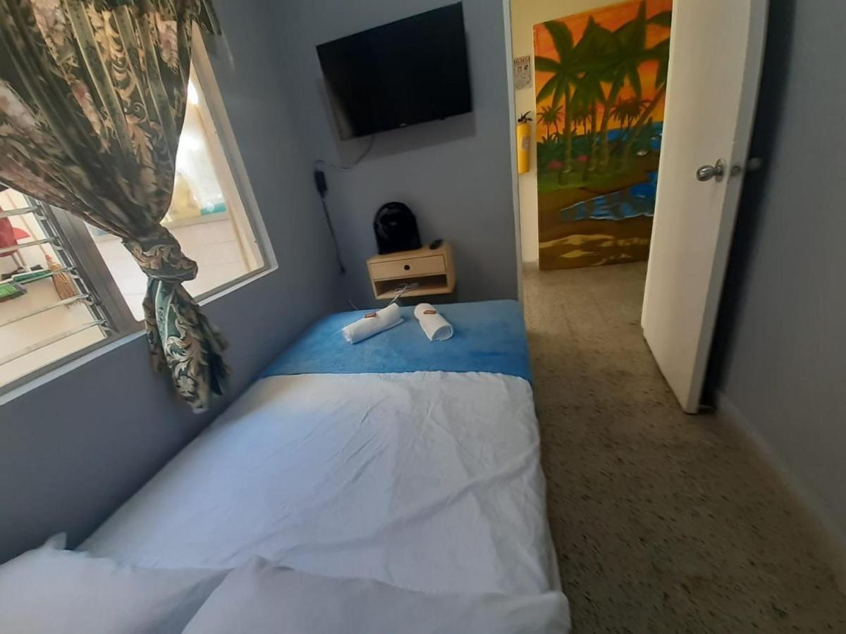 Key West Hostel Медельин Экстерьер фото