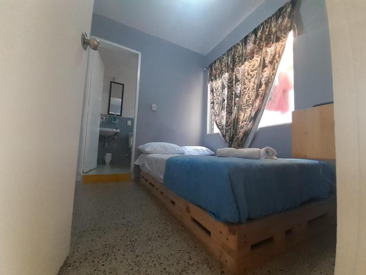 Key West Hostel Медельин Экстерьер фото