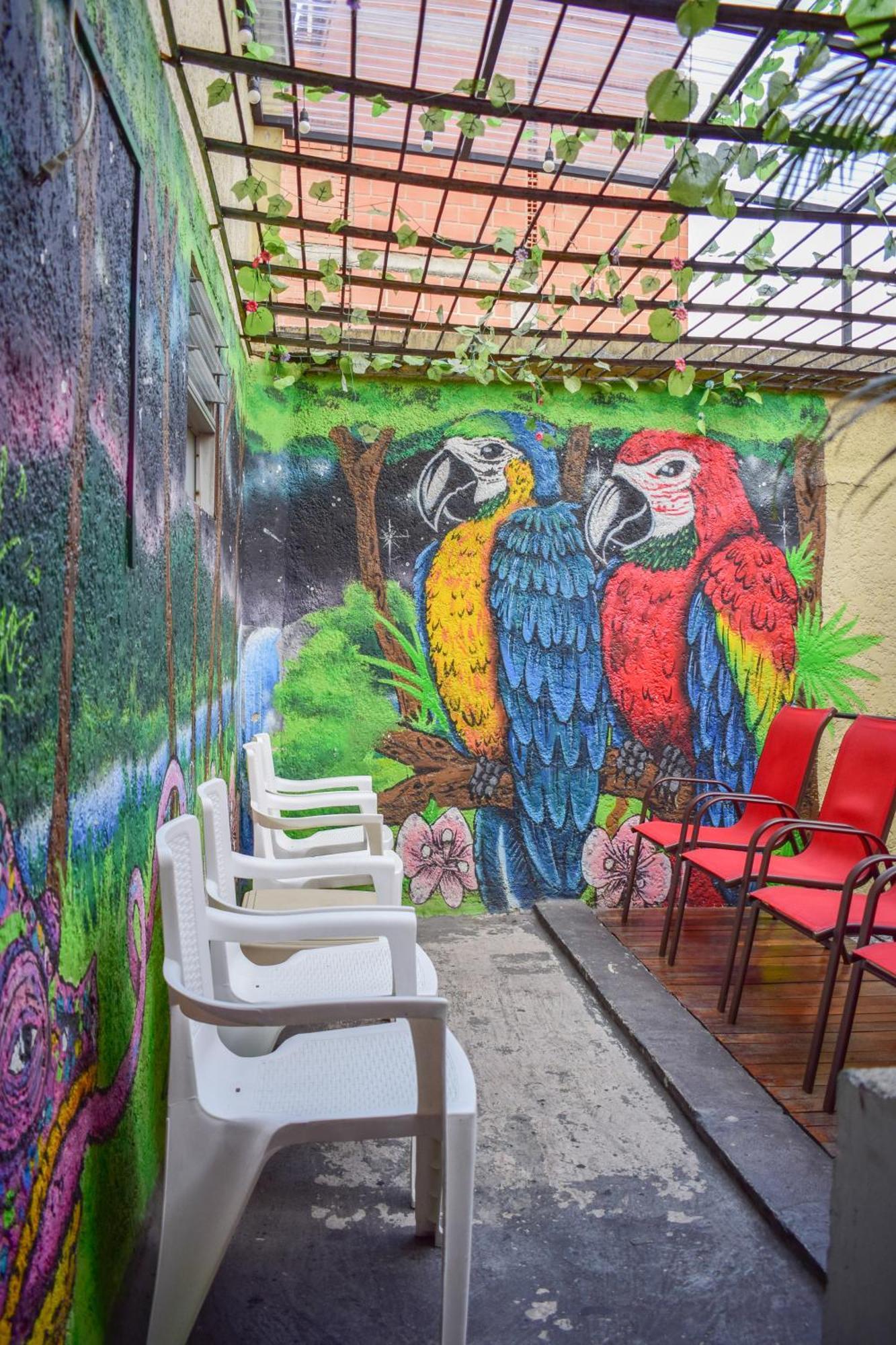Key West Hostel Медельин Экстерьер фото